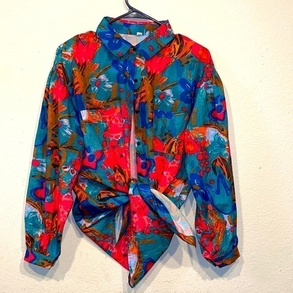 NWOT- Floral Brush Print, Pocket Front Button Up Blouse. 5️⃣✖️3️⃣0️⃣ - Picture 3 of 9